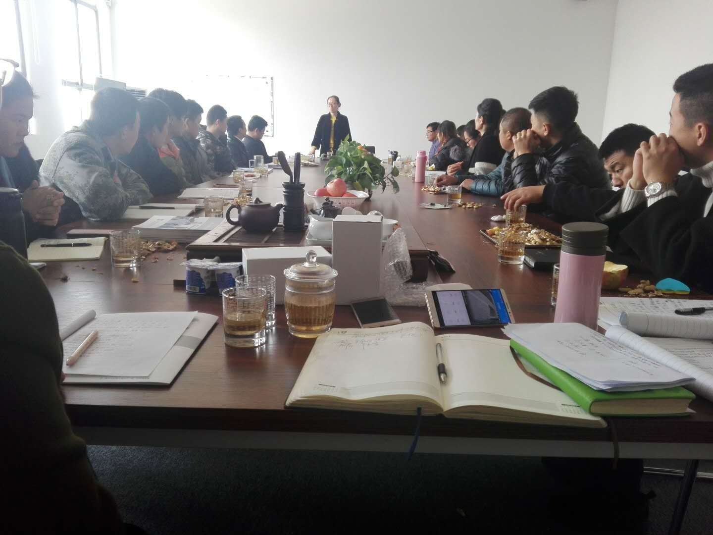 青島海藍(lán)康復(fù)器械有限公司李總做開(kāi)場(chǎng)講話